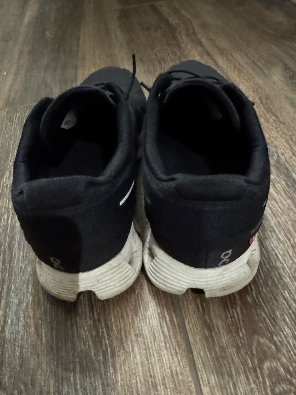 Men’s ON Cloud 5 6 Running Sneakers 10.5 Lifestyle Comfort Laces Slip On Black - Picture 5 of 9